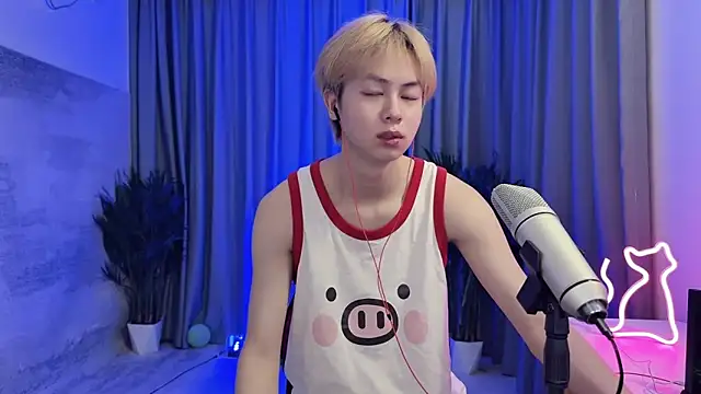 Snapshot of hafabva chatting on 04/09/26, 12:43 hafabva online show from 04/09/26, 12:43