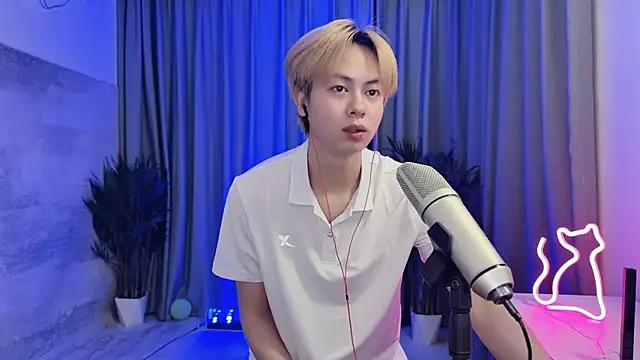 Snapshot of hafabva chatting on 04/11/26, 12:42 hafabva online show from 04/11/26, 12:42