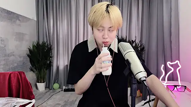 Snapshot of hafabva chatting on 04/14/26, 02:06 hafabva online show from 04/14/26, 02:06