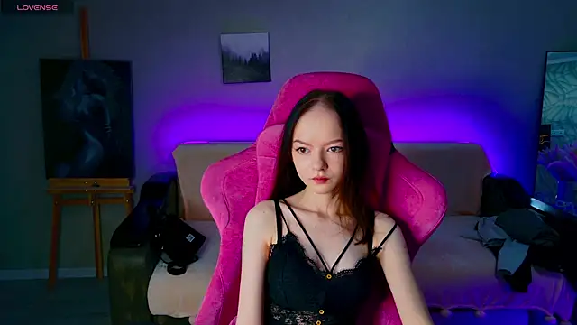 Snapshot of WeksaMur chatting on 12/17/25, 11:16 WeksaMur online show from 12/17/25, 11:16