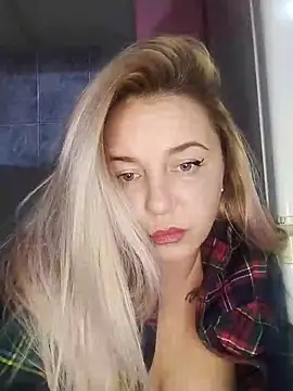 Snapshot of VeraLiubov chatting on 12/21/25, 06:48 VeraLiubov online show from 12/21/25, 06:48