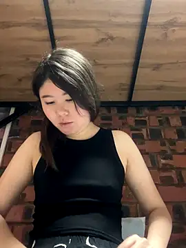 Snapshot of Sarah2127 chatting on 12/15/25, 11:03 Sarah2127 online show from 12/15/25, 11:03