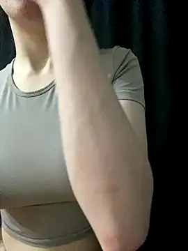 Snapshot of shrie_beverly0000 chatting on 12/16/25, 09:53 shrie beverly0000 online show from 12/16/25, 09:53