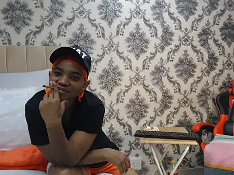 Snapshot of JANIELEE8x chatting on 12/15/25, 02:32 JANIELEE8x online show from 12/15/25, 02:32