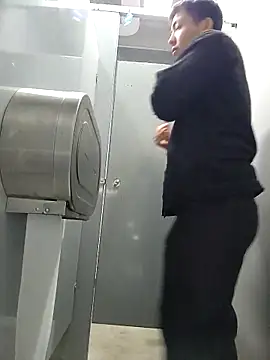 Snapshot of PublicExhibT0 chatting on 12/20/25, 01:29 PublicExhibT0 online show from 12/20/25, 01:29