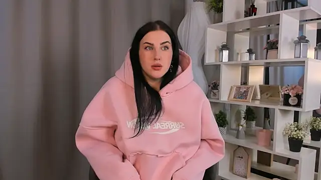 Snapshot of EvonVang chatting on 12/15/25, 01:48 EvonVang online show from 12/15/25, 01:48