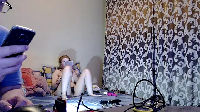 yunis32 online show from 02/09/25, 09:06