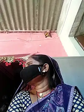 Snapshot of Karisma_sekhavat chatting on 12/18/25, 07:25 Karisma sekhavat online show from 12/18/25, 07:25