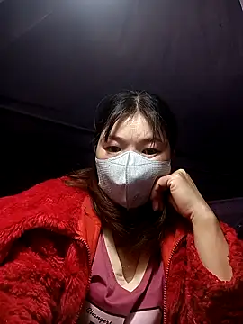 Snapshot of May-Ne chatting on 12/20/25, 01:07 May-Ne online show from 12/20/25, 01:07