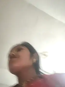 Snapshot of Lucky_hote chatting on 12/18/25, 03:01 Lucky hote online show from 12/18/25, 03:01