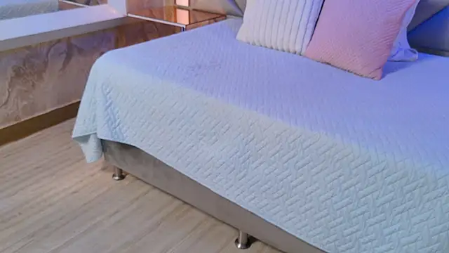 Snapshot of danny_luv chatting on 12/17/25, 12:00 danny luv online show from 12/17/25, 12:00