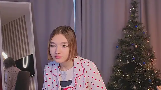 Snapshot of Leyla_crsh chatting on 12/17/25, 05:35 Leyla crsh online show from 12/17/25, 05:35