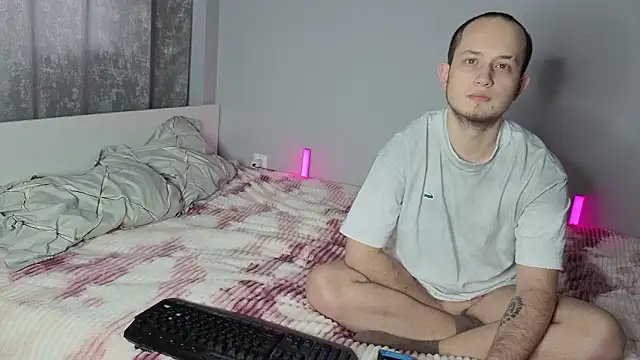 Pearl couple online show from 02/09/26, 09:02