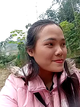 Snapshot of nhoanhlam chatting on 12/17/25, 02:17 nhoanhlam online show from 12/17/25, 02:17