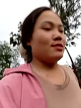 Snapshot of nhoanhlam chatting on 12/17/25, 11:44 nhoanhlam online show from 12/17/25, 11:44