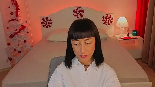 Snapshot of Ministerelia chatting on 12/17/25, 02:34 Ministerelia online show from 12/17/25, 02:34