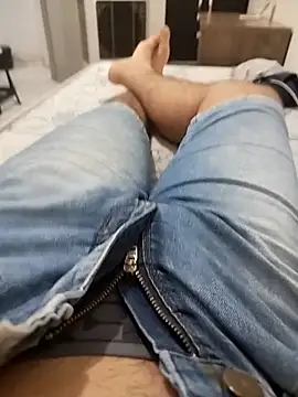 Snapshot of senalbxy chatting on 12/19/25, 12:39 senalbxy online show from 12/19/25, 12:39