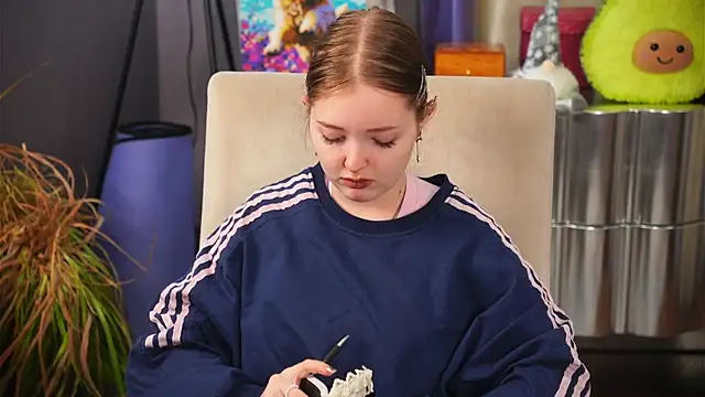 Snapshot of LucilaKeitel chatting on 12/19/25, 03:02 LucilaKeitel online show from 12/19/25, 03:02