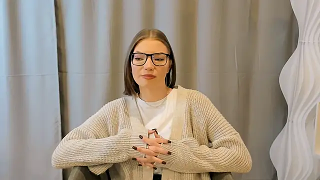 Snapshot of JeaneneWoltz chatting on 12/16/25, 09:14 JeaneneWoltz online show from 12/16/25, 09:14