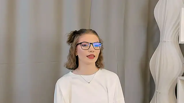 JeaneneWoltz online show from 12/19/25, 09:05