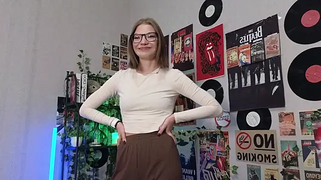 JeaneneWoltz online show from 12/21/25, 09:16