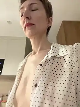 Snapshot of Sensual_Flower chatting on 02/01/26, 07:29 Sensual Flower online show from 02/01/26, 07:29