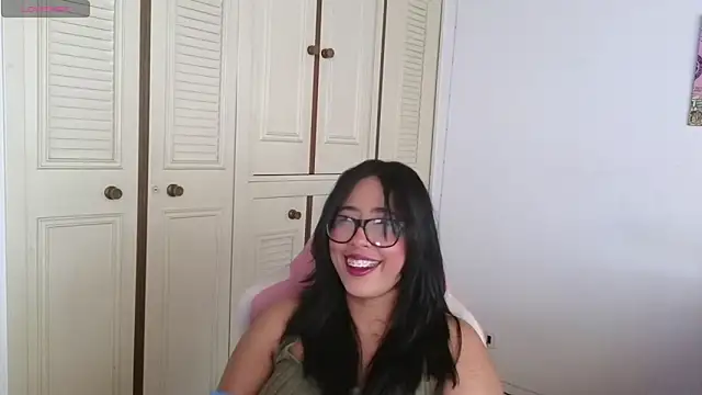 Snapshot of Valery__lovex chatting on 02/14/26, 05:53 Valery lovex online show from 02/14/26, 05:53