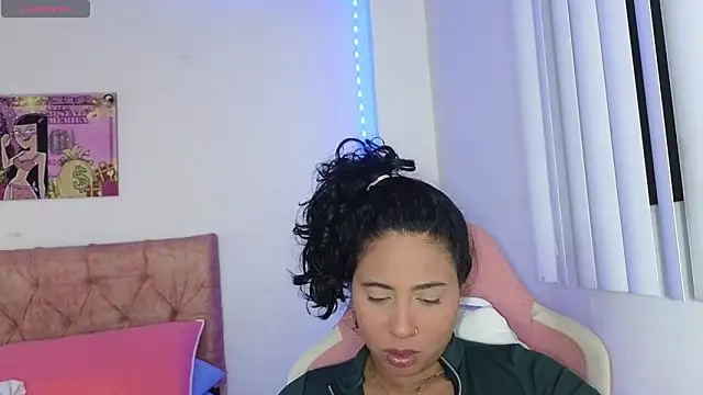 Snapshot of Valery__lovex chatting on 03/02/26, 08:32 Valery lovex online show from 03/02/26, 08:32