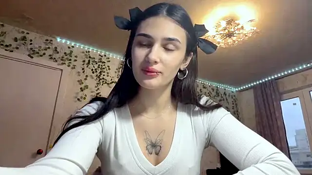 Snapshot of PodiVana chatting on 12/17/25, 05:35 PodiVana online show from 12/17/25, 05:35