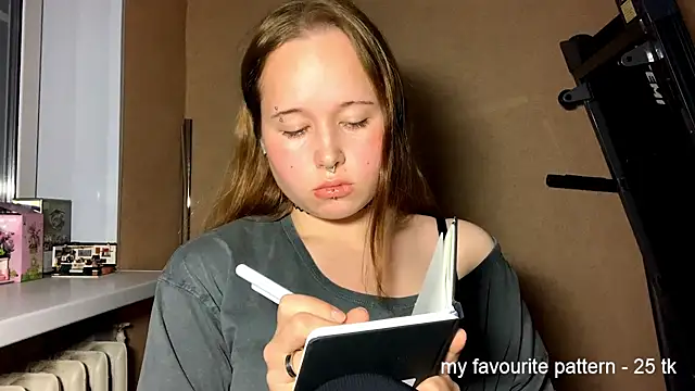 Snapshot of RollDols chatting on 12/19/25, 06:42 RollDols online show from 12/19/25, 06:42