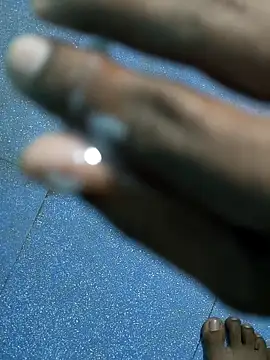 Snapshot of _alexzz1155_ chatting on 12/18/25, 06:58 alexzz1155 online show from 12/18/25, 06:58