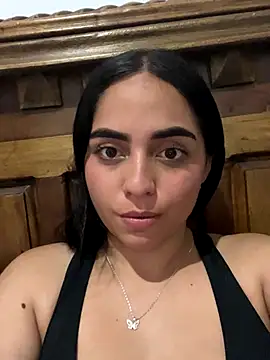 Snapshot of MiaLux66 chatting on 12/20/25, 03:13 MiaLux66 online show from 12/20/25, 03:13