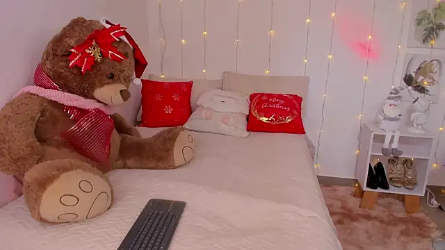 Snapshot of Lily_Hiill7 chatting on 12/17/25, 06:36 Lily Hiill7 online show from 12/17/25, 06:36