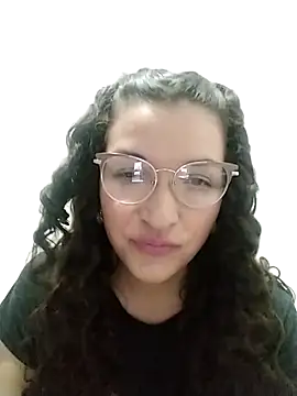 Snapshot of _Isabellamiller_ chatting on 12/17/25, 11:44 Isabellamiller online show from 12/17/25, 11:44