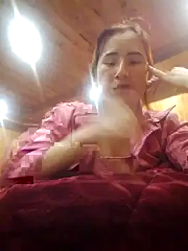 Snapshot of Belinda-686 chatting on 12/17/25, 01:17 Belinda-686 online show from 12/17/25, 01:17