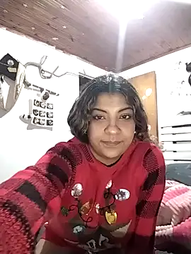 Snapshot of Zarah_Moon chatting on 12/20/25, 02:40 Zarah Moon online show from 12/20/25, 02:40