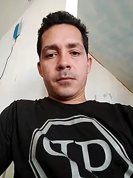 Snapshot of Chris_hot33 chatting on 12/18/25, 07:31 Chris hot33 online show from 12/18/25, 07:31