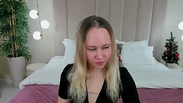 Snapshot of BellaCook chatting on 12/17/25, 06:08 BellaCook online show from 12/17/25, 06:08