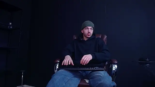 Snapshot of KaydenDrew chatting on 12/16/25, 09:36 KaydenDrew online show from 12/16/25, 09:36