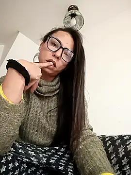 Snapshot of Mar6908 chatting on 12/16/25, 12:32 Mar6908 online show from 12/16/25, 12:32