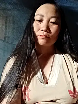 Snapshot of Sara03 chatting on 12/17/25, 12:11 Sara03 online show from 12/17/25, 12:11