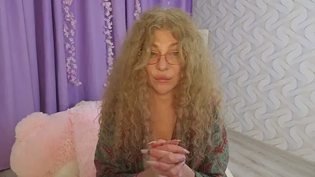 Snapshot of EvaTemptt chatting on 03/01/26, 04:42 EvaTemptt online show from 03/01/26, 04:42