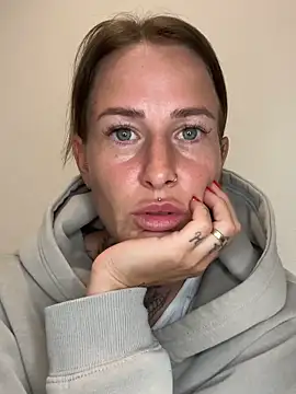 Klarry69 online show from 04/15/26, 06:48