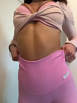 Snapshot of rebyreby11 chatting on 12/17/25, 09:15 rebyreby11 online show from 12/17/25, 09:15