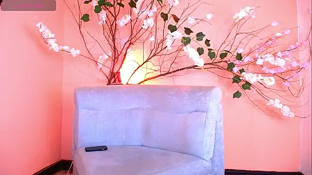 Snapshot of KhelaniJull chatting on 12/17/25, 12:11 KhelaniJull online show from 12/17/25, 12:11