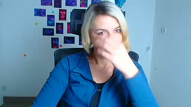 Snapshot of Lana_Foxyy chatting on 12/19/25, 04:47 Lana Foxyy online show from 12/19/25, 04:47