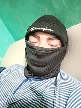 Snapshot of GuggledEther chatting on 12/19/25, 07:15 GuggledEther online show from 12/19/25, 07:15