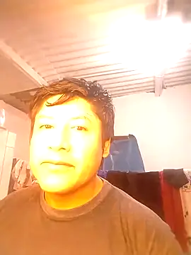 Snapshot of Tuewww chatting on 12/20/25, 12:56 Tuewww online show from 12/20/25, 12:56