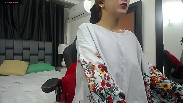 kyra jeet online show from 03/06/26, 12:45