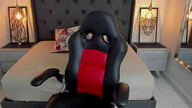 Snapshot of angelinemore chatting on 12/17/25, 08:04 angelinemore online show from 12/17/25, 08:04